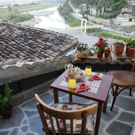 Guest House Mikel Berat Bagian luar foto