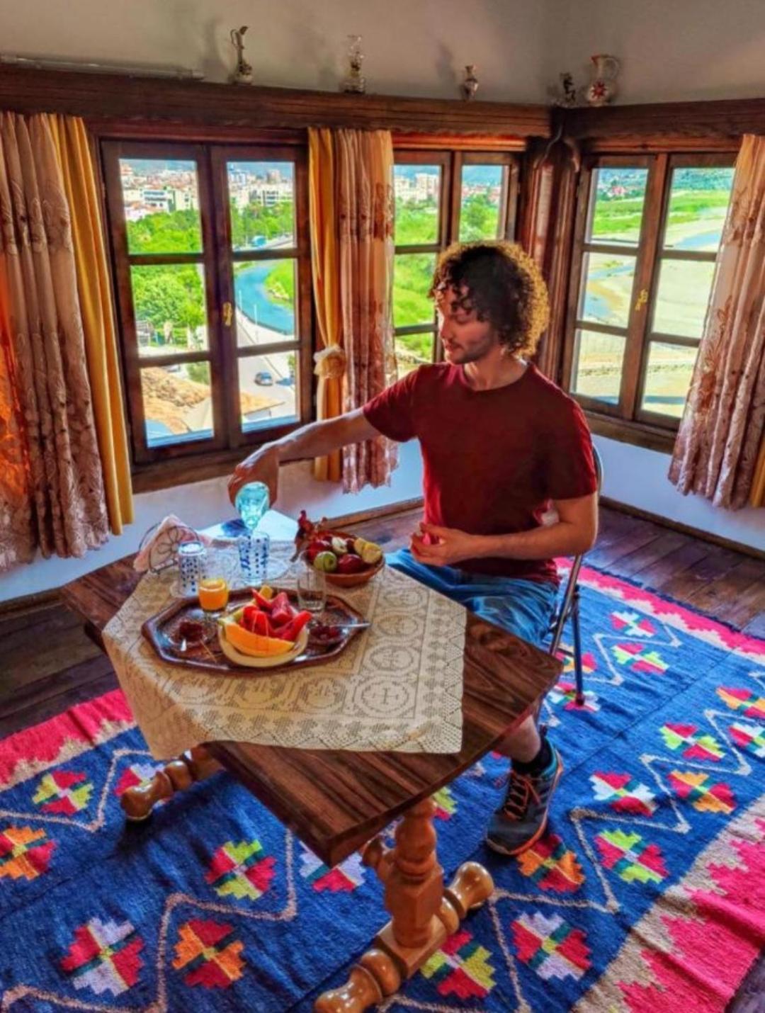 Guest House Mikel Berat Bagian luar foto