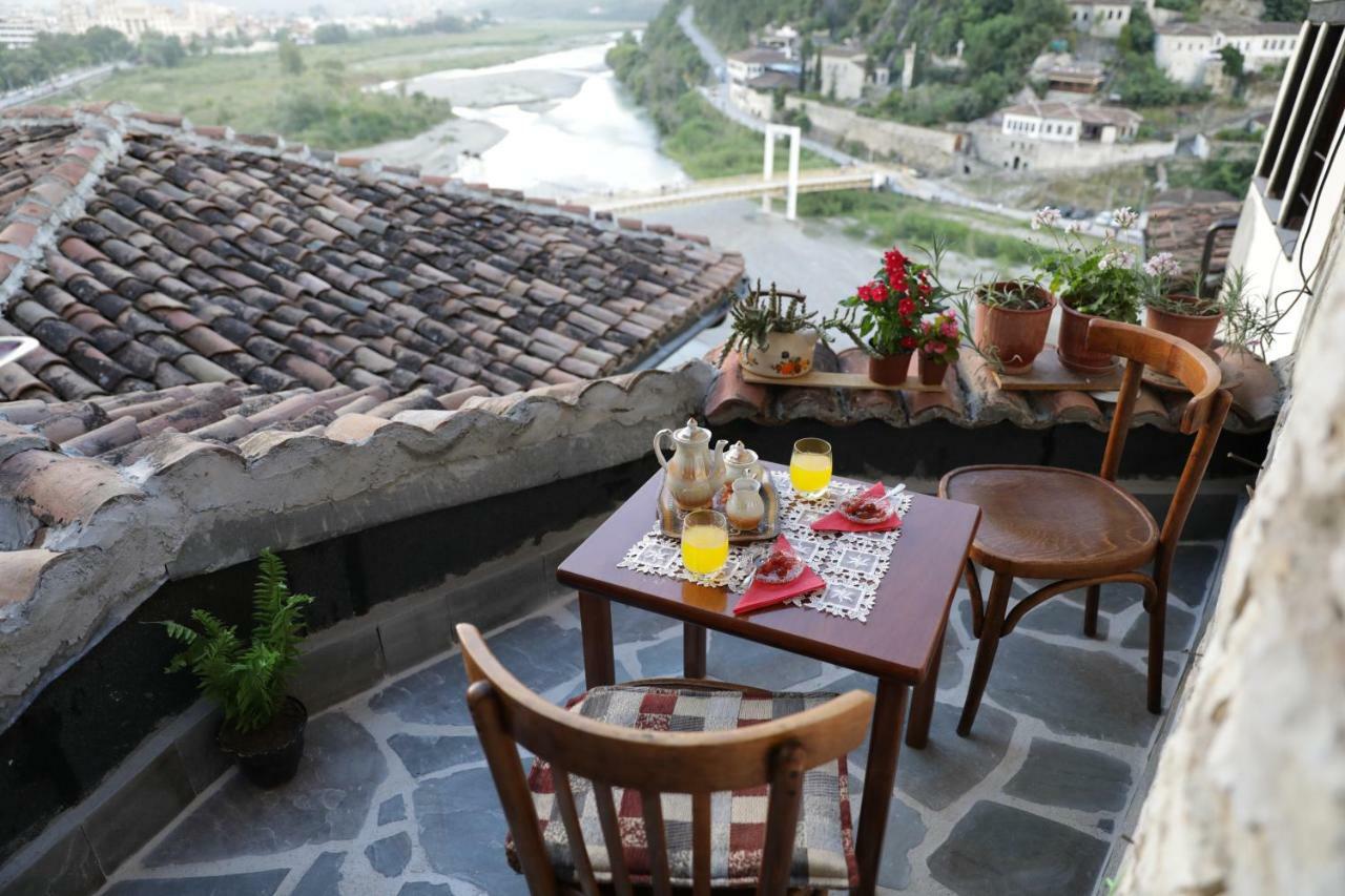 Guest House Mikel Berat Bagian luar foto