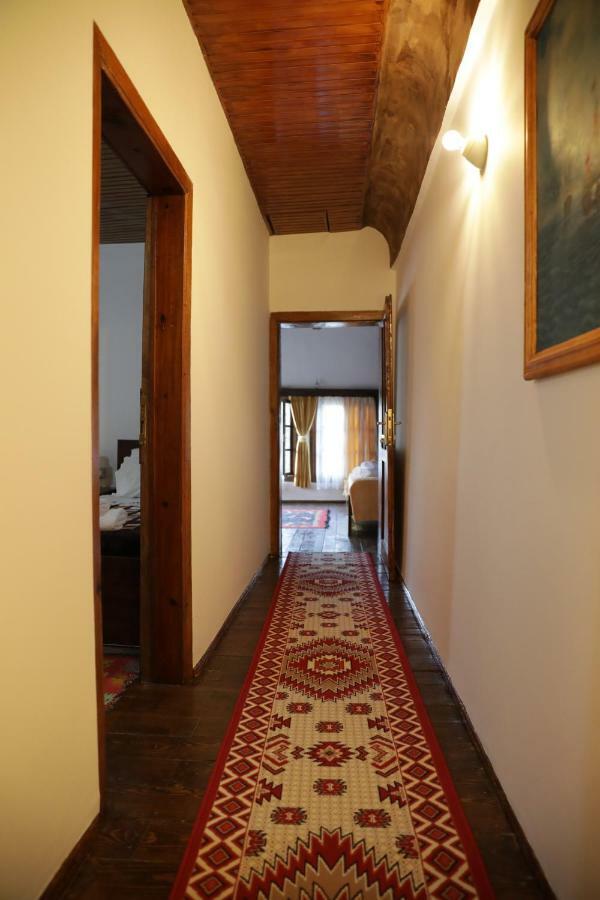 Guest House Mikel Berat Bagian luar foto