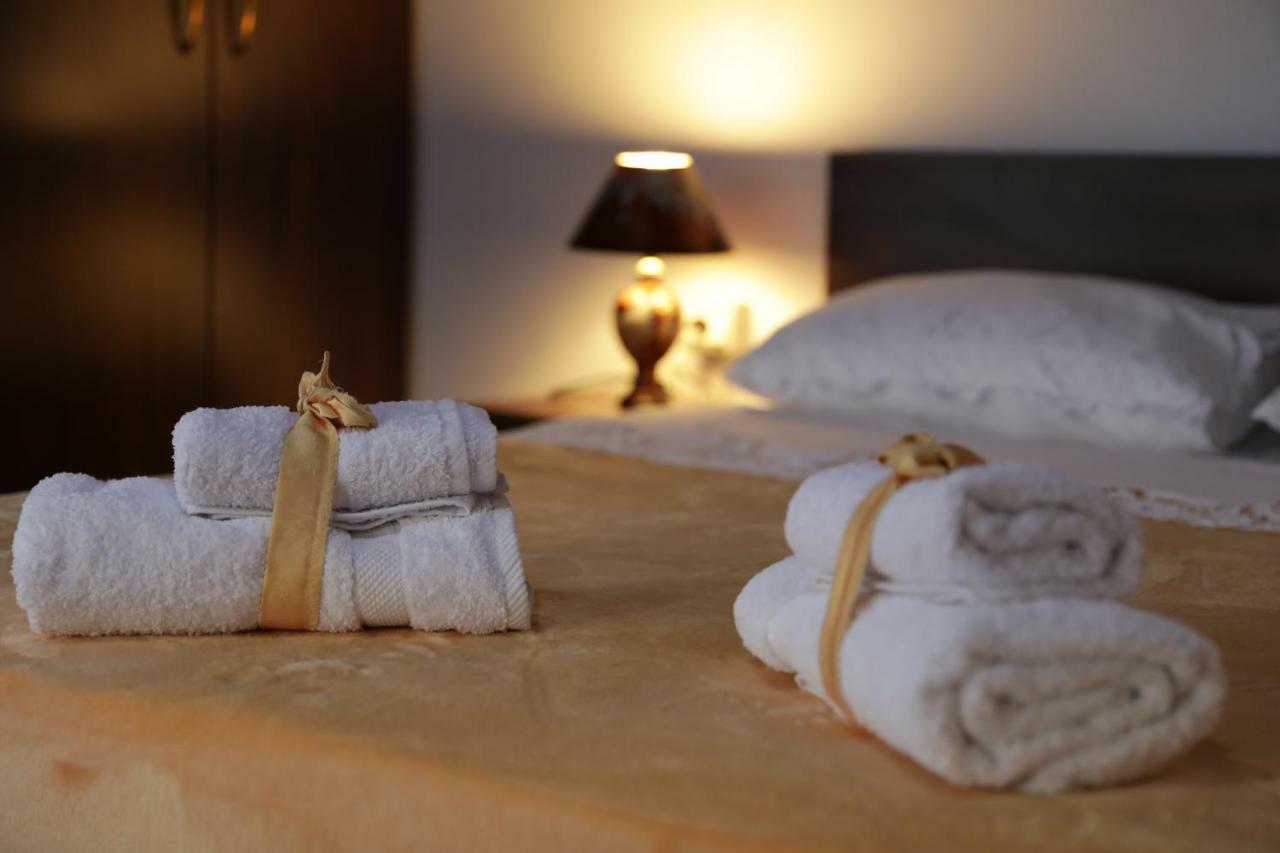 Guest House Mikel Berat Bagian luar foto