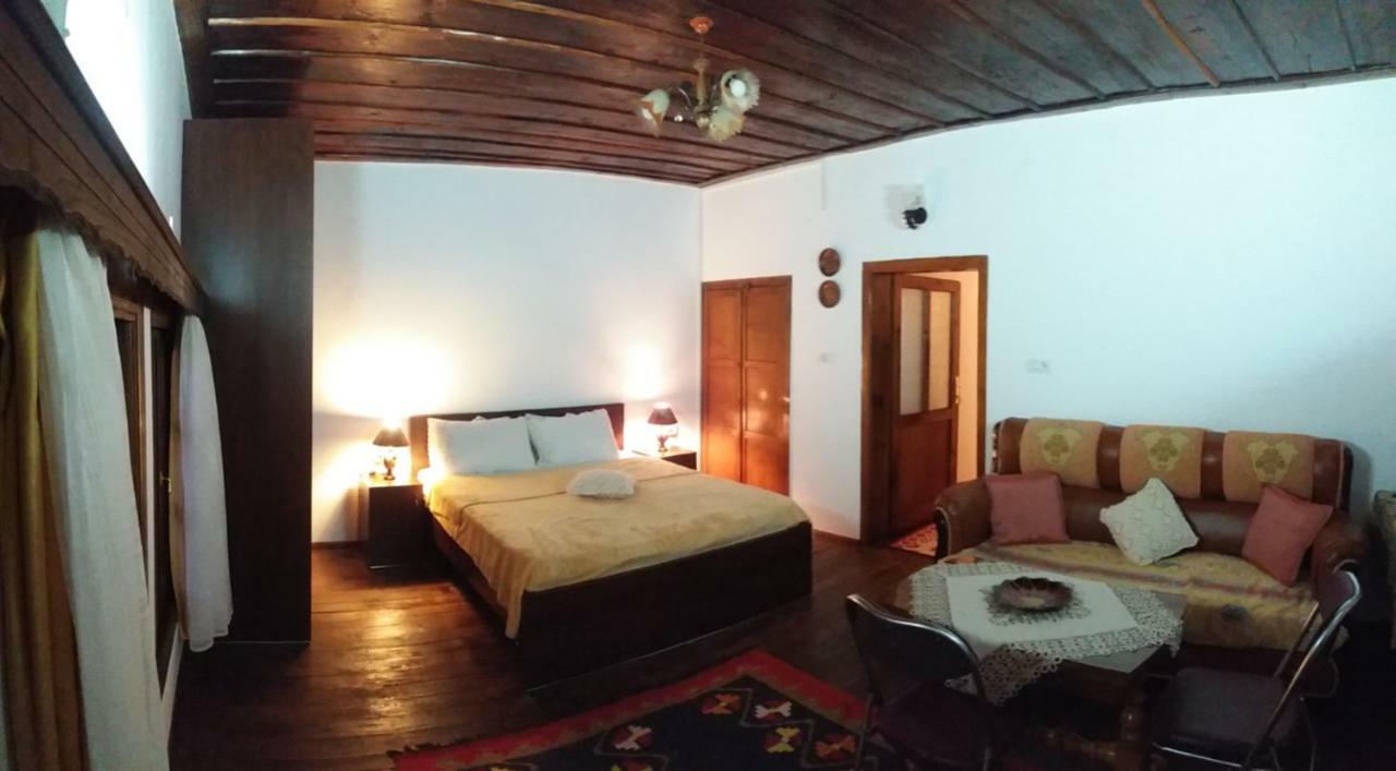 Guest House Mikel Berat Bagian luar foto